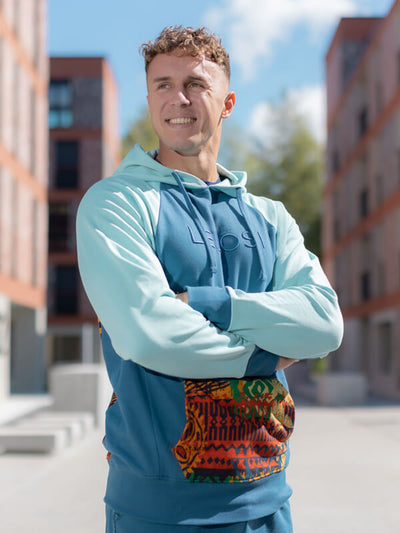 Bambuse kapuutsiga pusa